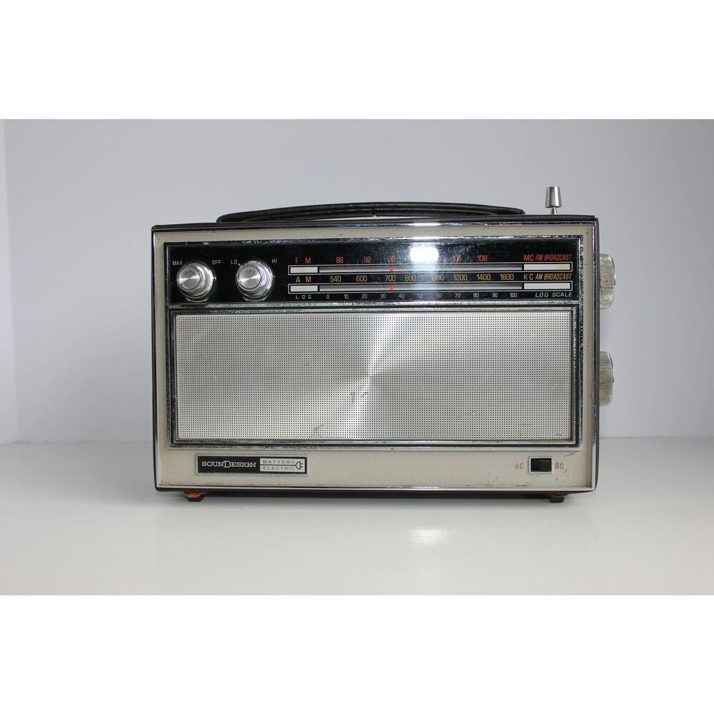 Vintage SounDesign Model No. 2297 AM / FM Radio AC-DC AFC Leather Bound - VGC